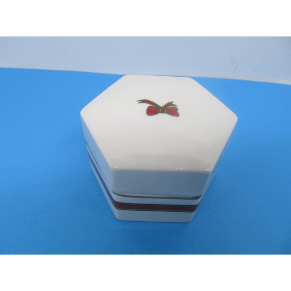 Royal Doulton Ribbon  2 7/8" Hexagonal Box And Lid Circa 1986 - Picture 3 of 6